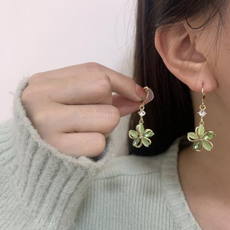 化腐为美的饰品艺术：一场时尚与文化的盛宴
